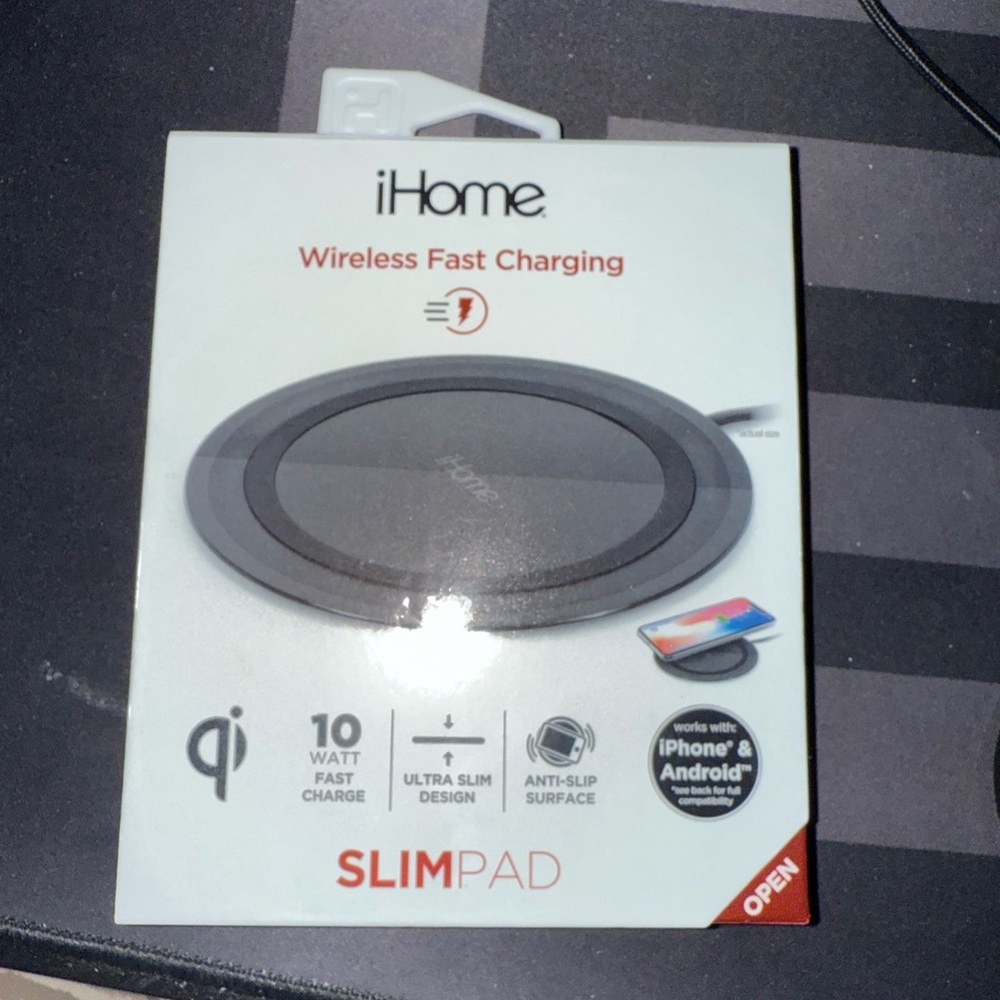 iHome SlimPad Wireless Charger in Black